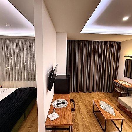Hotel Republika Berat Kültér fotó