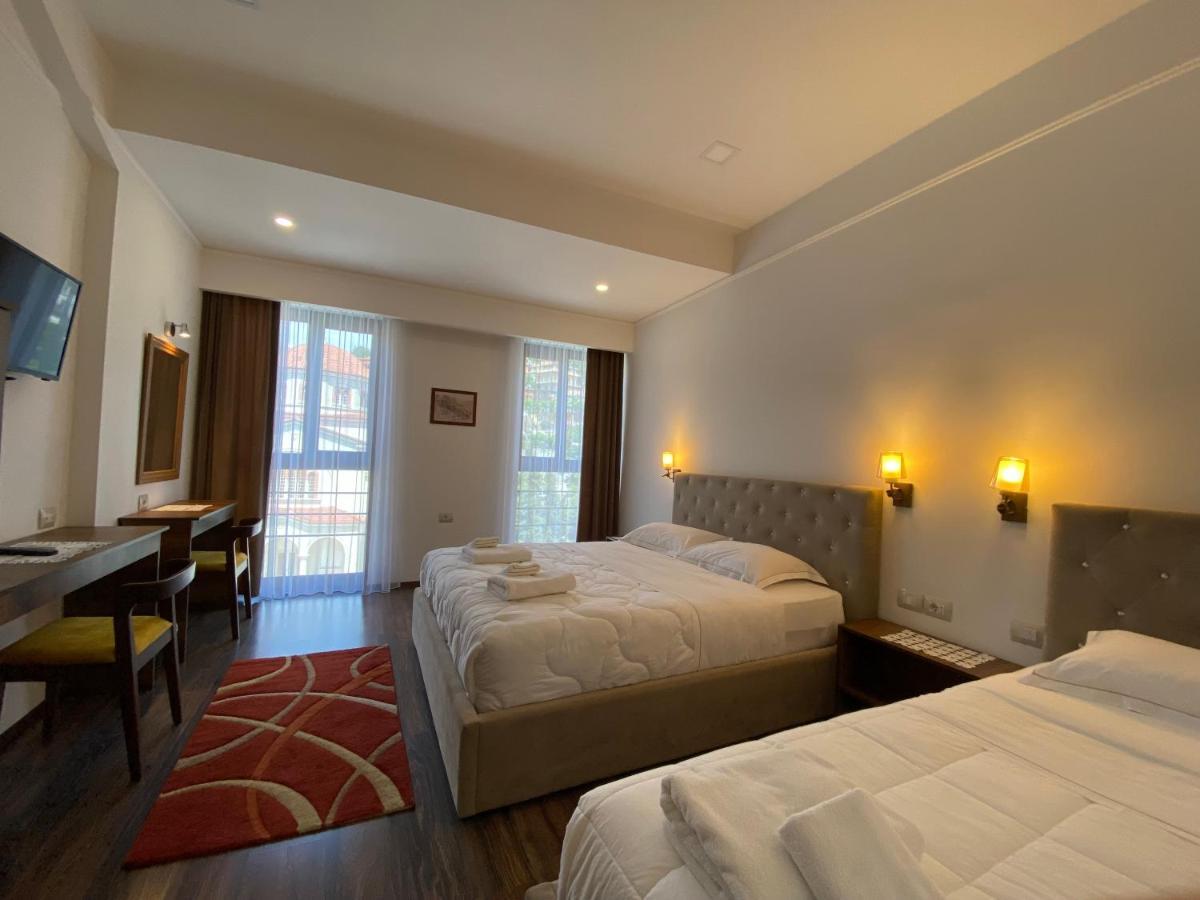 Hotel Republika Berat Kültér fotó