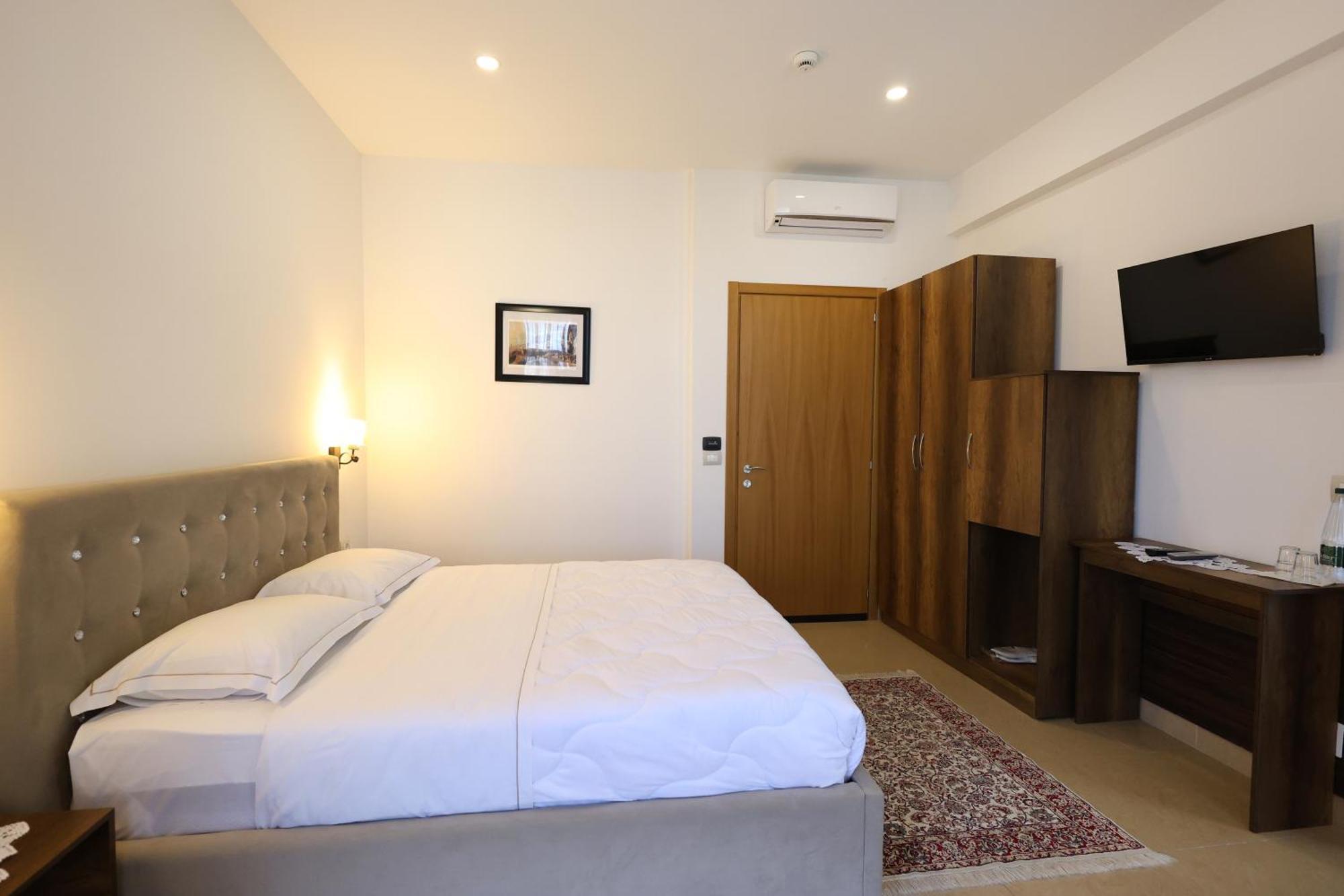 Hotel Republika Berat Kültér fotó