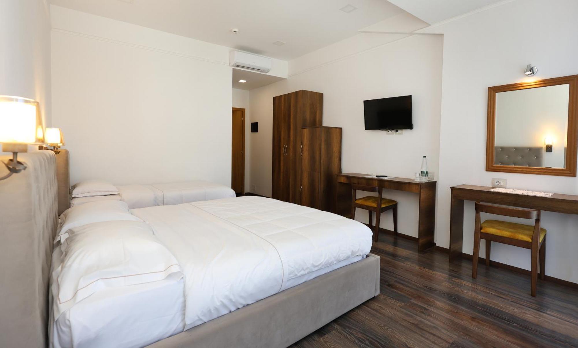 Hotel Republika Berat Kültér fotó