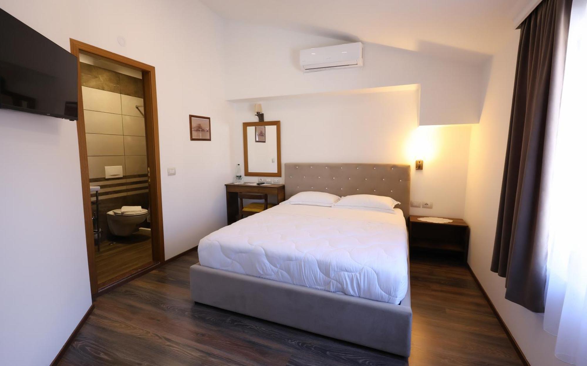 Hotel Republika Berat Kültér fotó