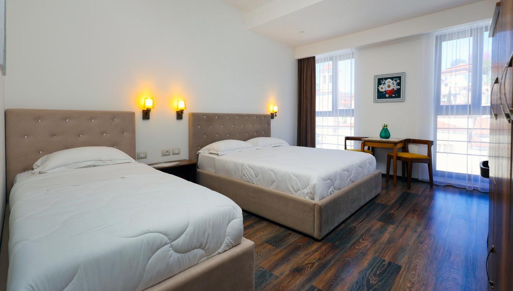 Hotel Republika Berat Kültér fotó