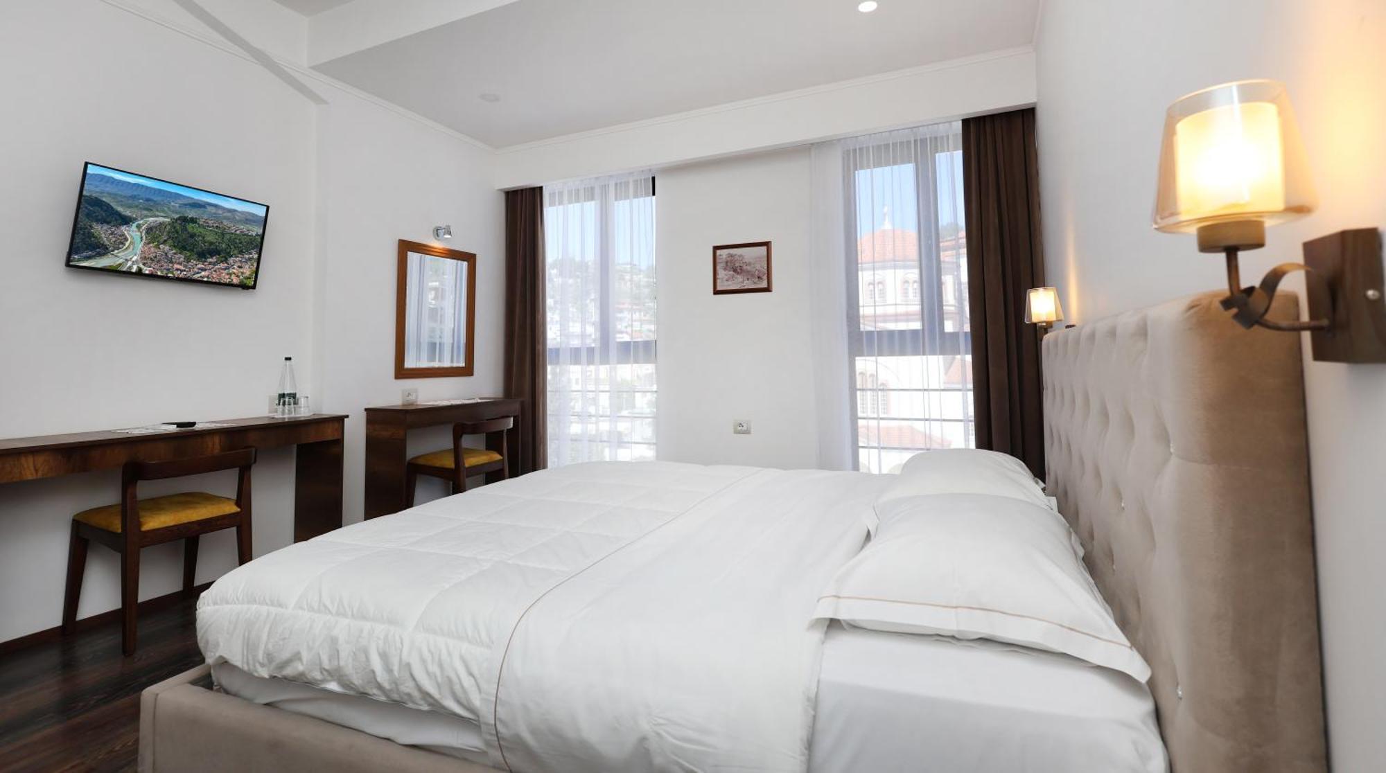 Hotel Republika Berat Kültér fotó