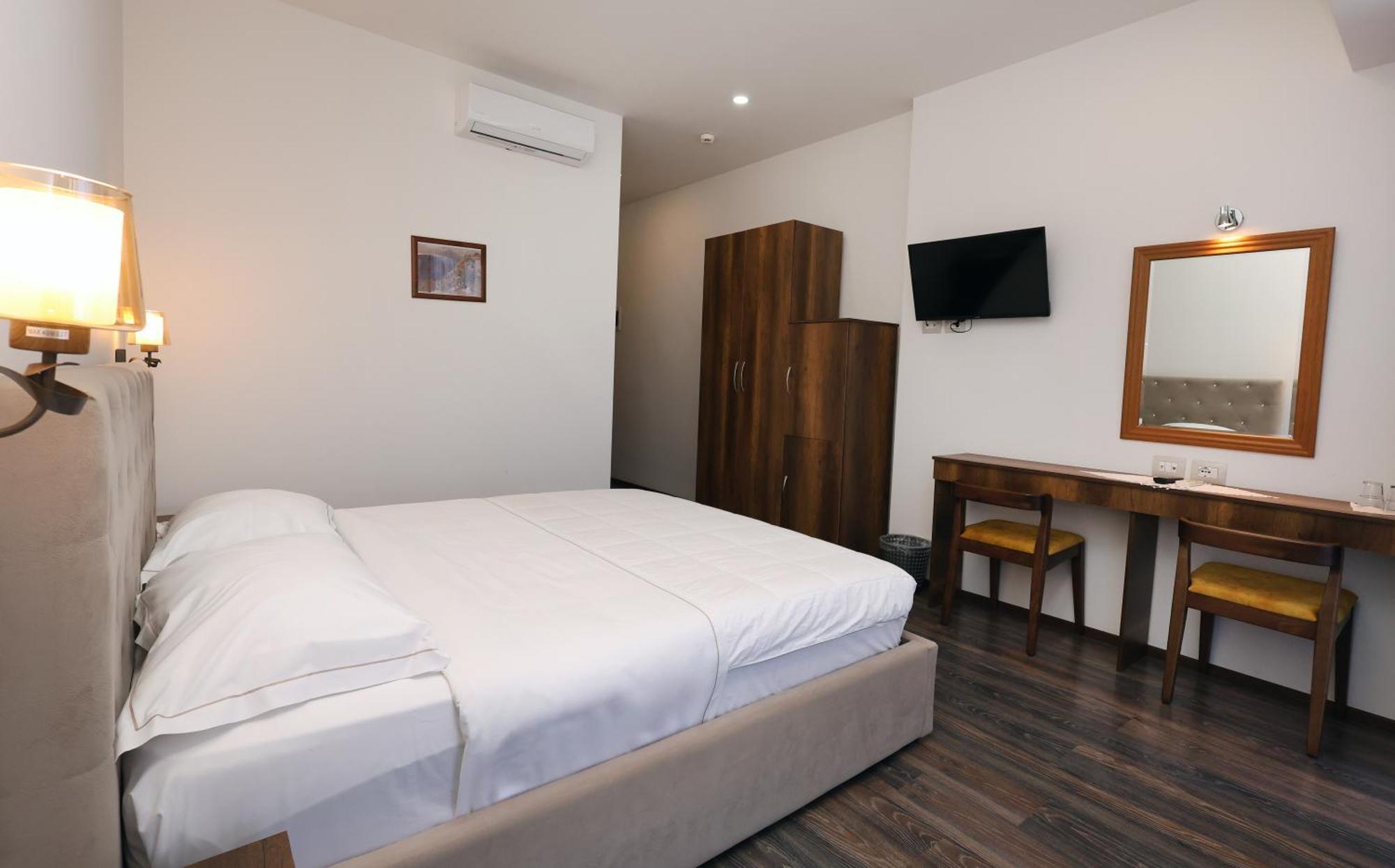 Hotel Republika Berat Kültér fotó