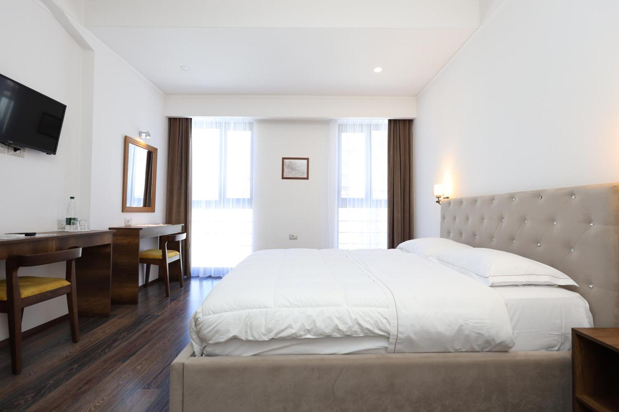 Hotel Republika Berat Kültér fotó