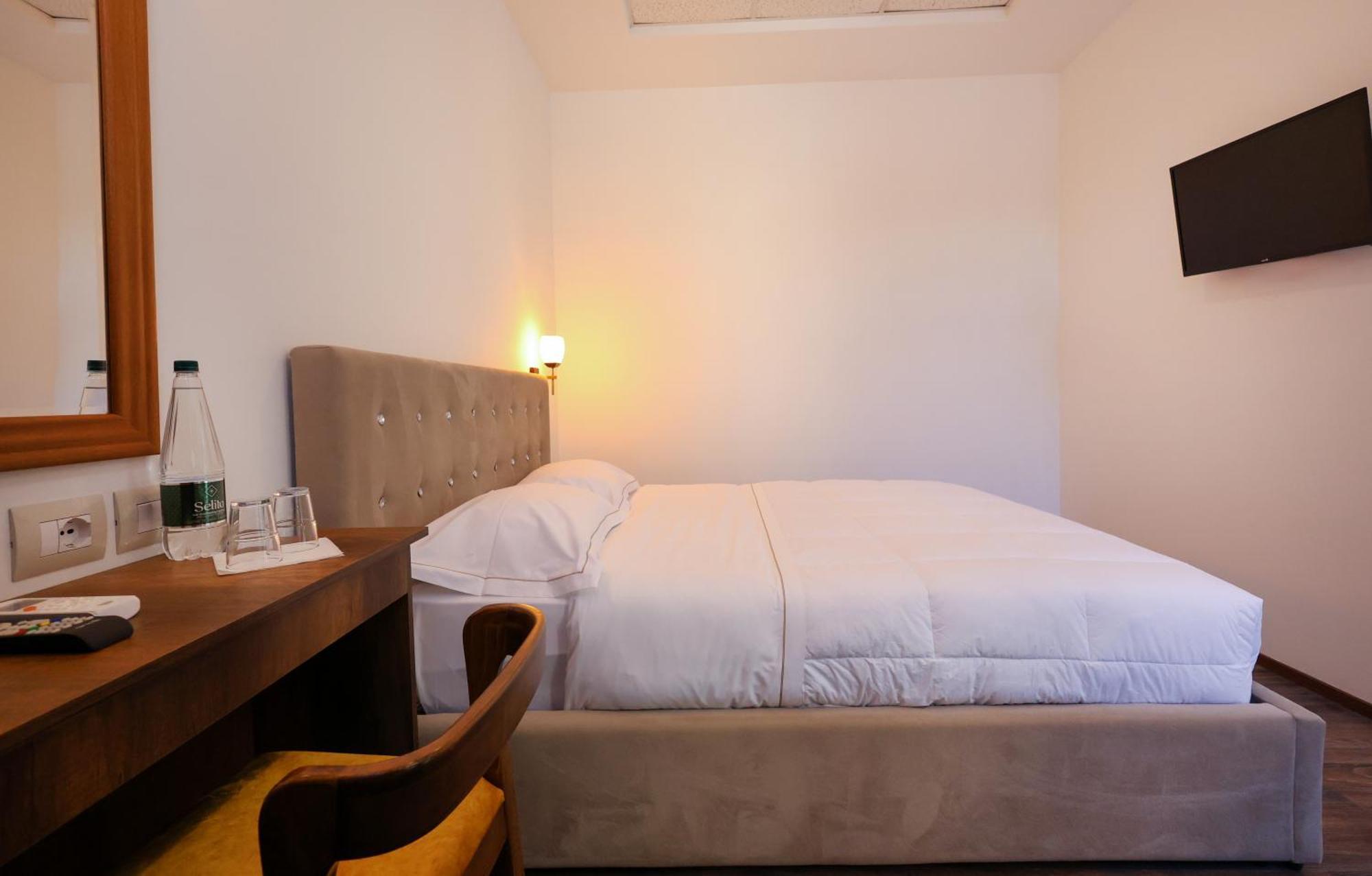 Hotel Republika Berat Kültér fotó