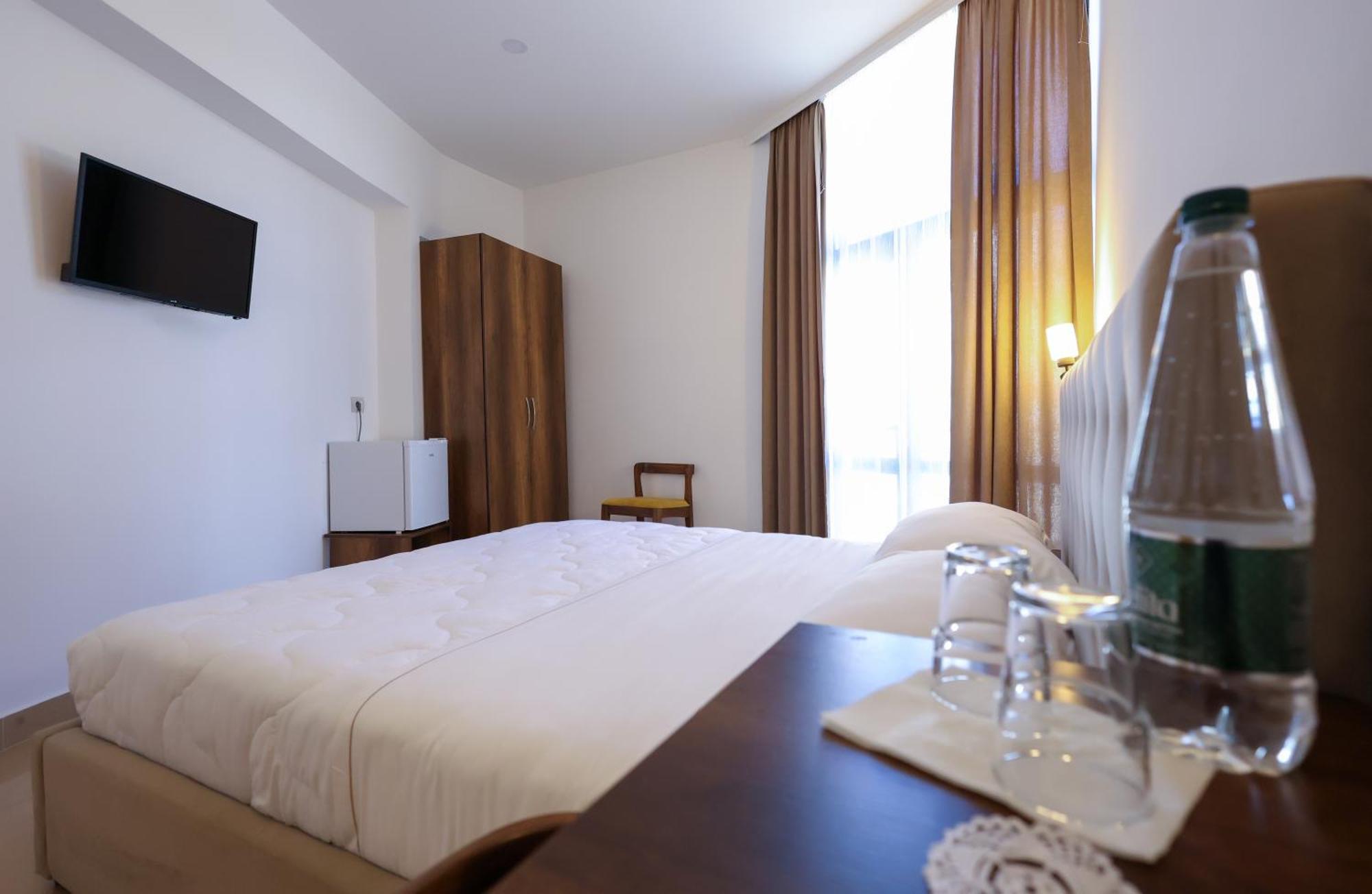 Hotel Republika Berat Kültér fotó