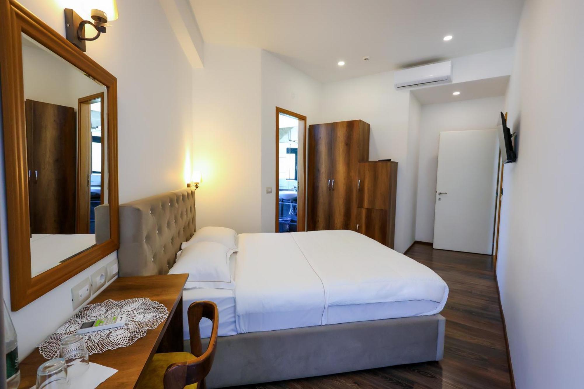 Hotel Republika Berat Kültér fotó