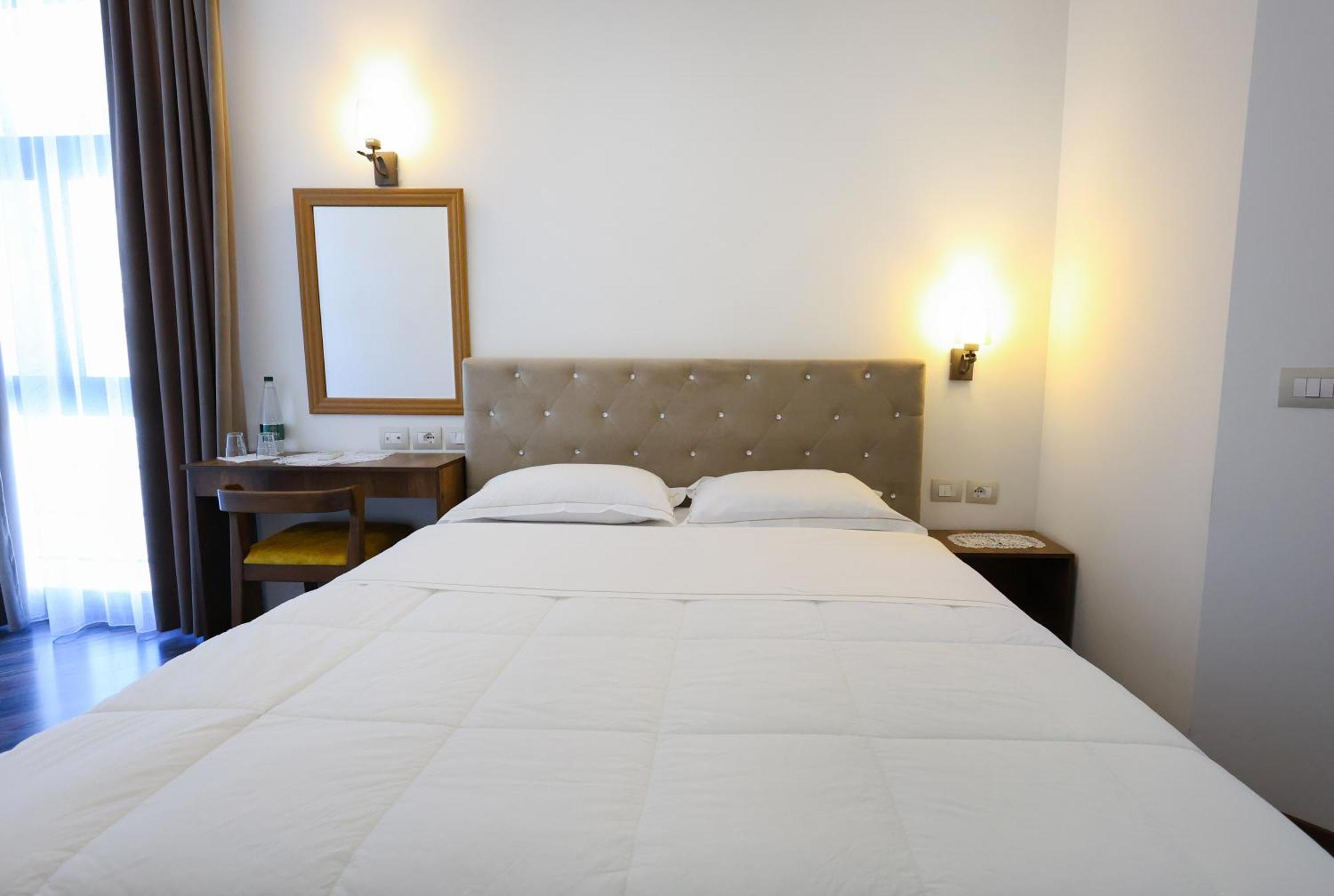 Hotel Republika Berat Kültér fotó