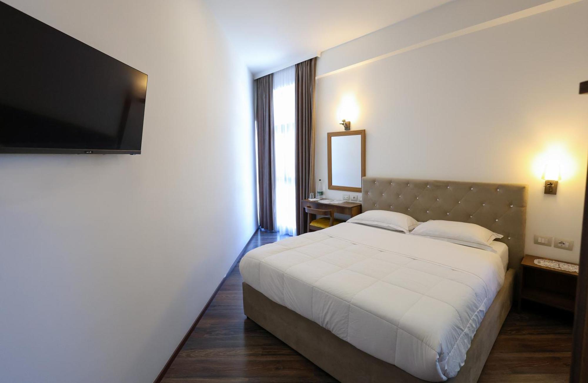 Hotel Republika Berat Kültér fotó