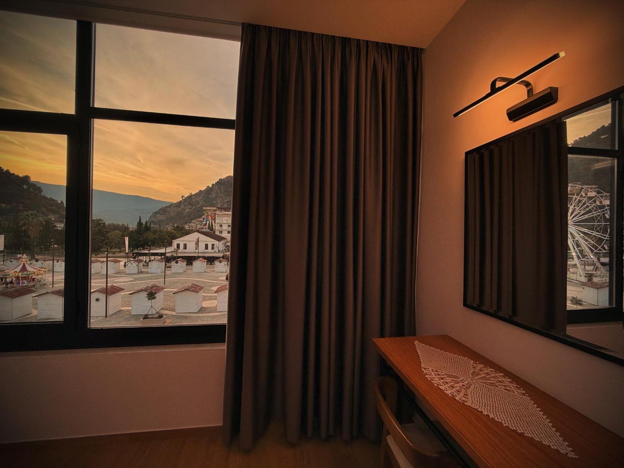 Hotel Republika Berat Kültér fotó