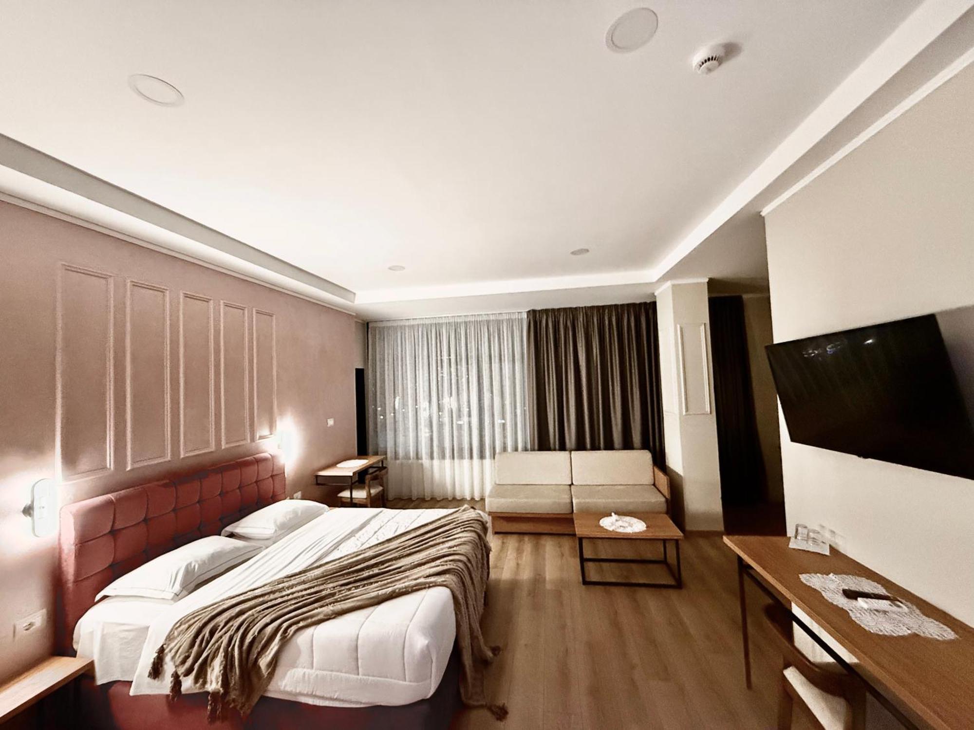 Hotel Republika Berat Kültér fotó